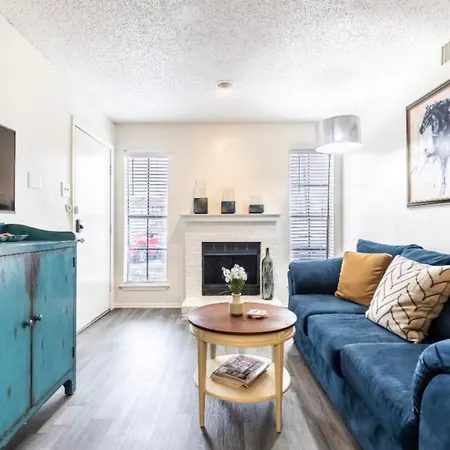 Stay Awhile In This Cozy 1 Bed Apt